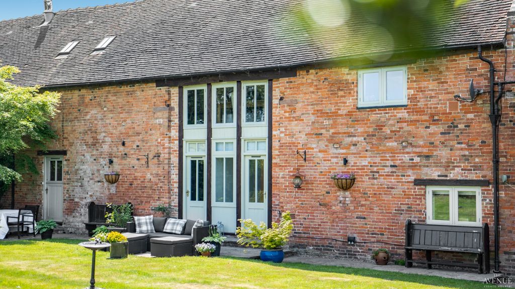 4 bed barn conversion for saleThe Dutch Barn, Dunnimere Farm, Portway Lane, Harlaston B79 photo 2