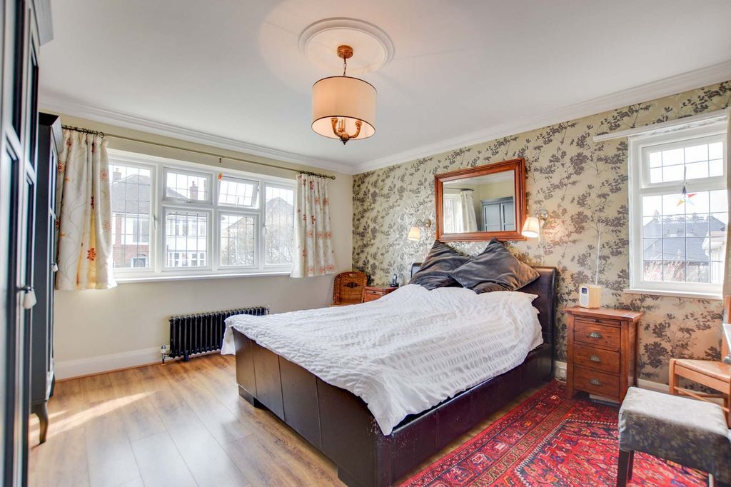 5 bed detached house for saleWimborne Road, South Knighton, Leicester LE2 photo 3