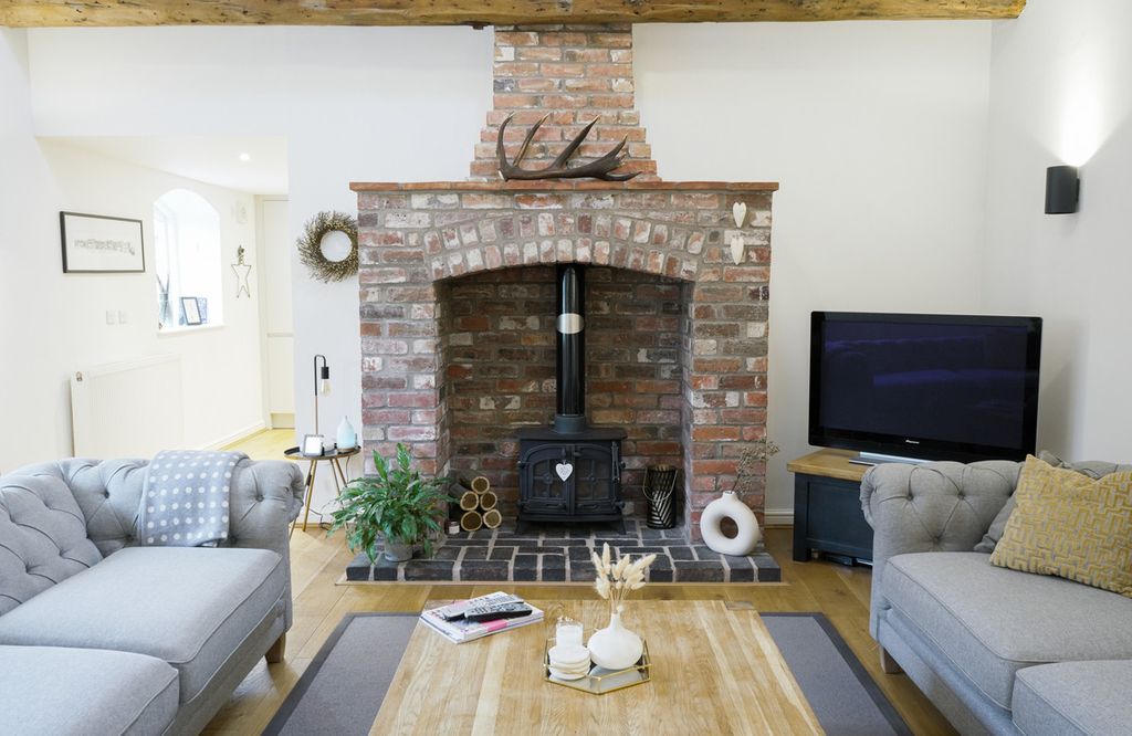 4 bed barn conversion for saleThe Grange, Wychnor DE13 photo 4