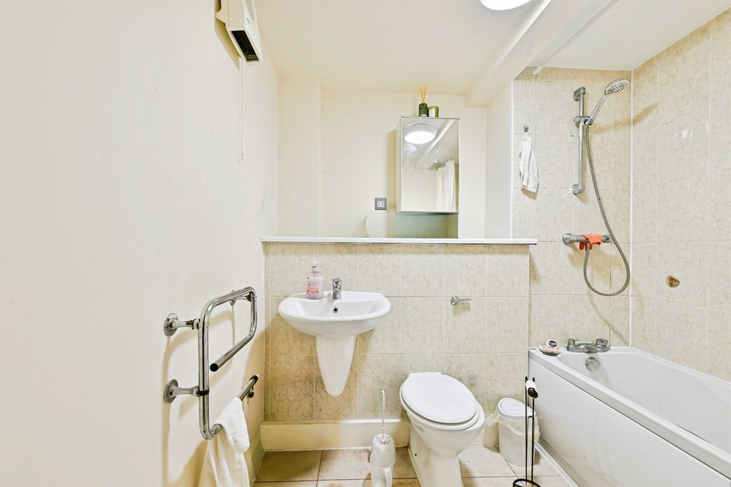 Additional image 5 of 2 bed flat for saleEast Street, Leicester LE1