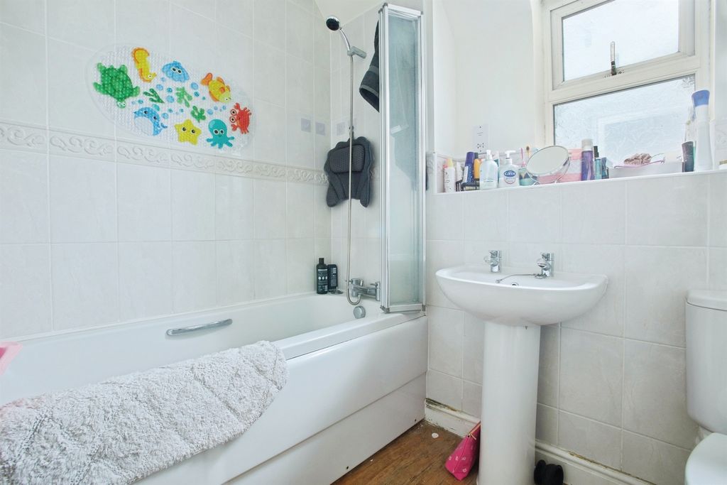Additional image 13 of 2 bed flat for salePilgrims Way, Laverstock, Salisbury SP1