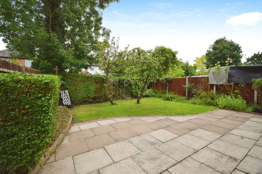 4 bed detached house for saleArreton Close, Leicester LE2 photo 4