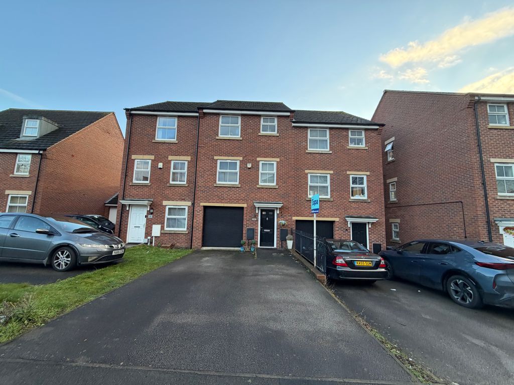 4 bed semi-detached house for saleHerongate Road, Leicester LE5