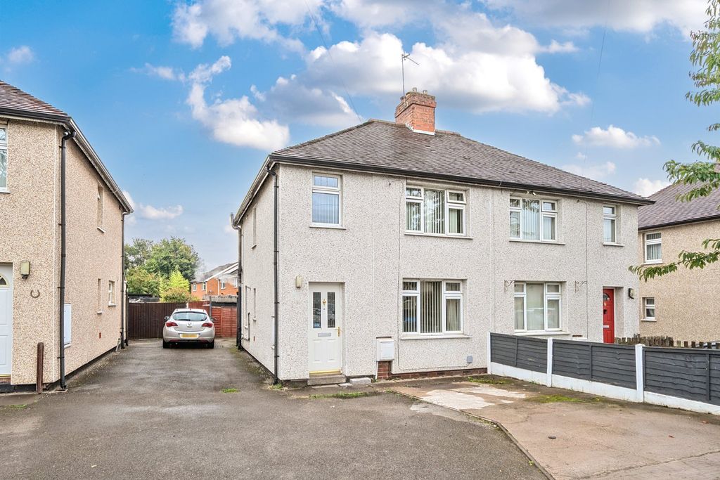 3 bed semi-detached house for saleLilac Avenue, Cannock, Staffordshire WS11