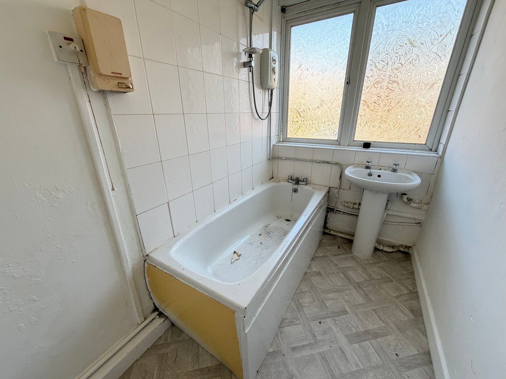 Additional image 6 of 2 bed flat for saleLimehurst Avenue, Finchfield, Wolverhampton WV3