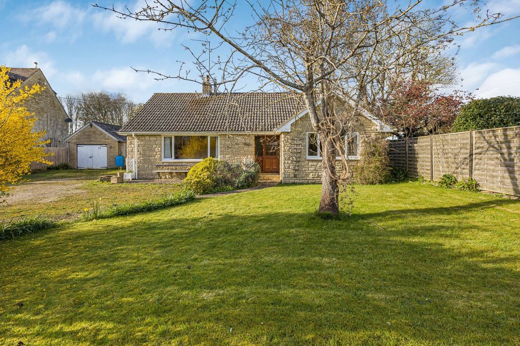 3 bed bungalow for saleBack Street, Ashton Keynes, Swindon, Wiltshire SN6