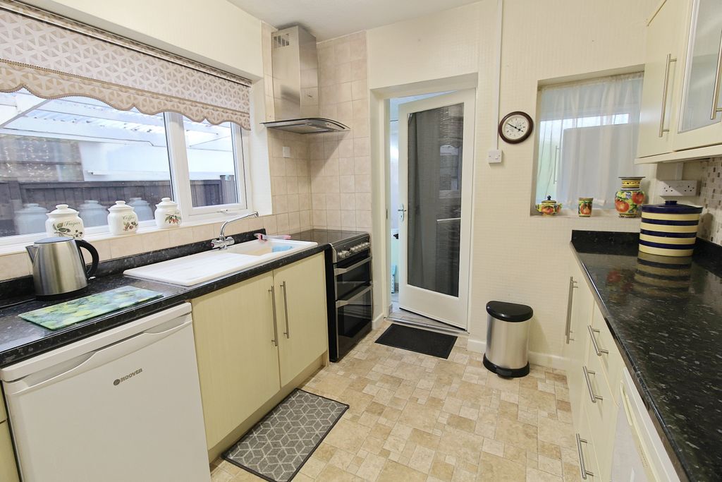 Additional image 6 of 2 bed semi-detached bungalow for saleGlamorgan Avenue, Fairfield Estate, Wigston LE18
