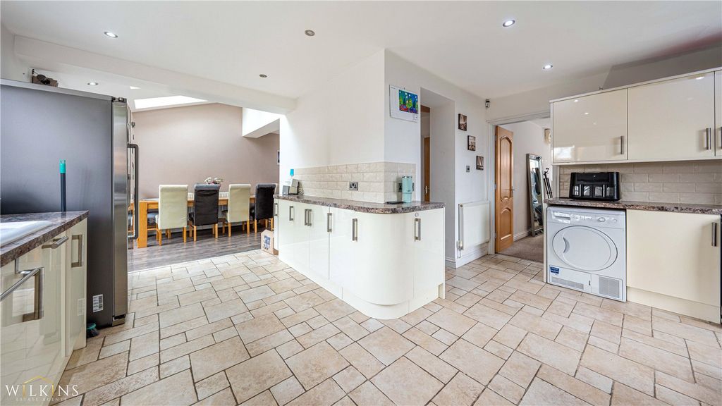 Additional image 11 of 4 bed semi-detached house for saleSuffolk Way, Tamworth, Staffordshire B78