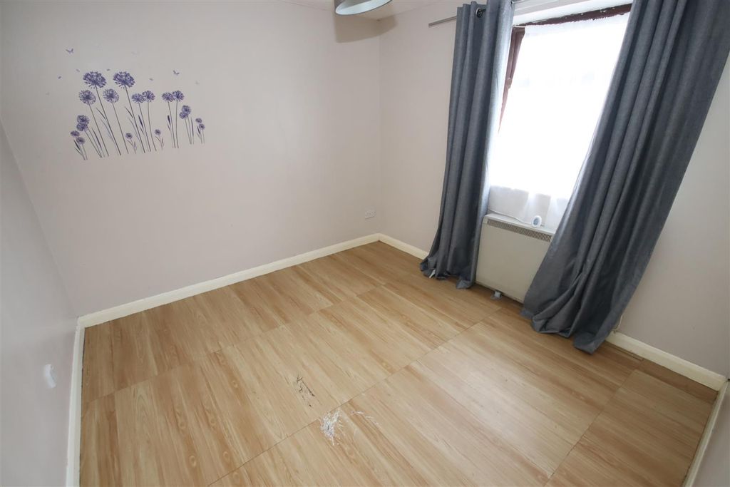 Additional image 4 of 2 bed flat for saleHill Rise, Chippenham SN15
