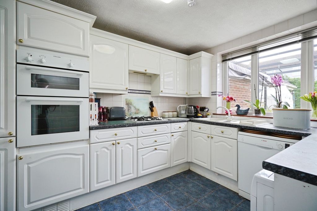 Additional image 8 of 3 bed bungalow for saleSt. Andrews Drive, Burton-On-Trent, Staffordshire DE13