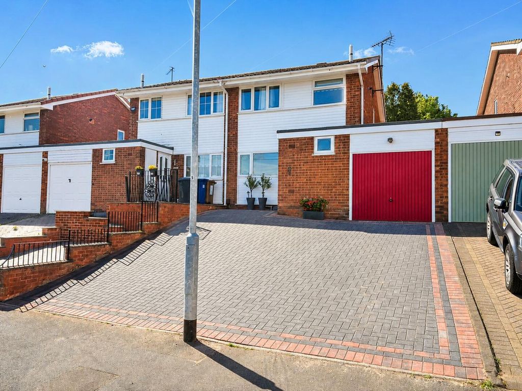3 bed property for saleRedwood Drive, Burntwood WS7