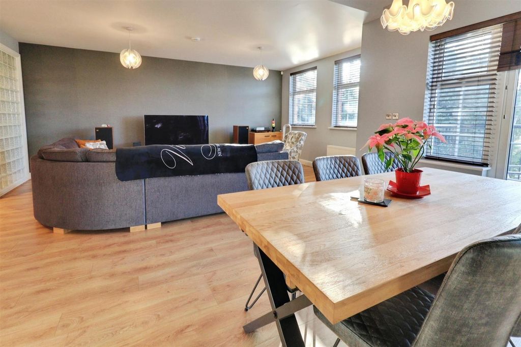 Additional image 10 of 3 bed flat for saleBrackenwood Mews, Weston, Crewe CW2