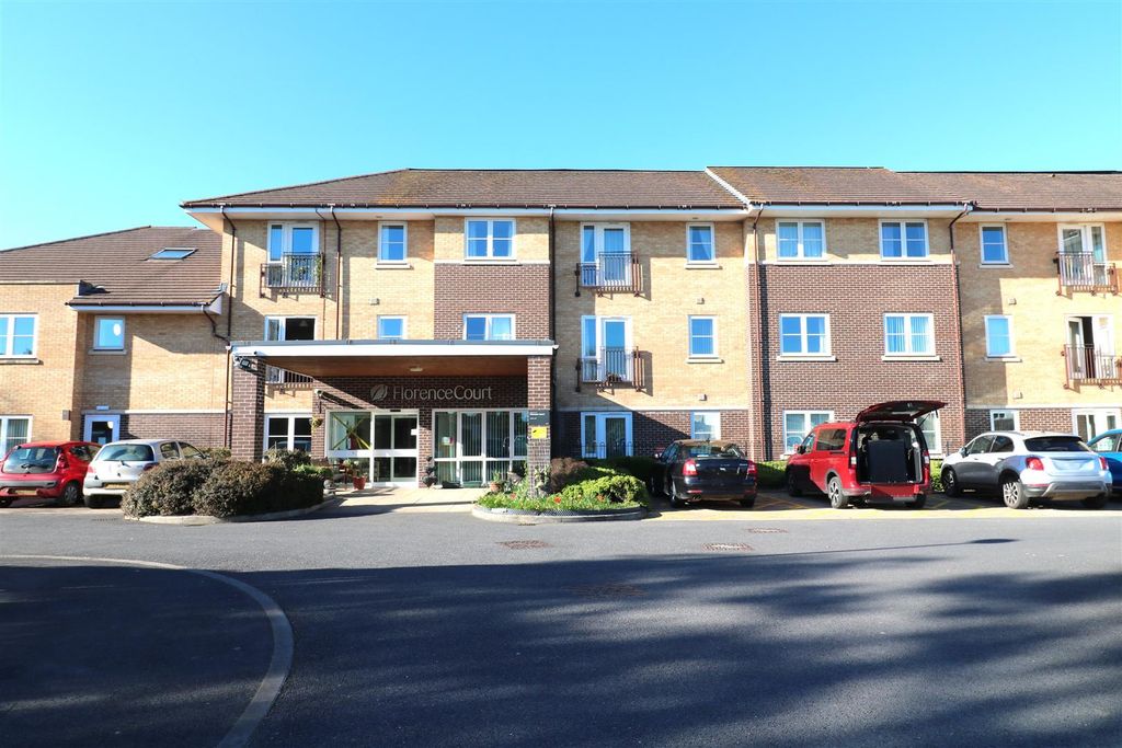 2 bed flat for saleFlorence Court, Rutland Crescent, Trowbridge BA14