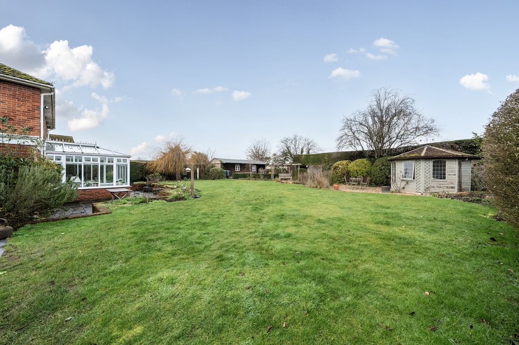4 bed detached house for saleStert, Devizes SN10 photo 3