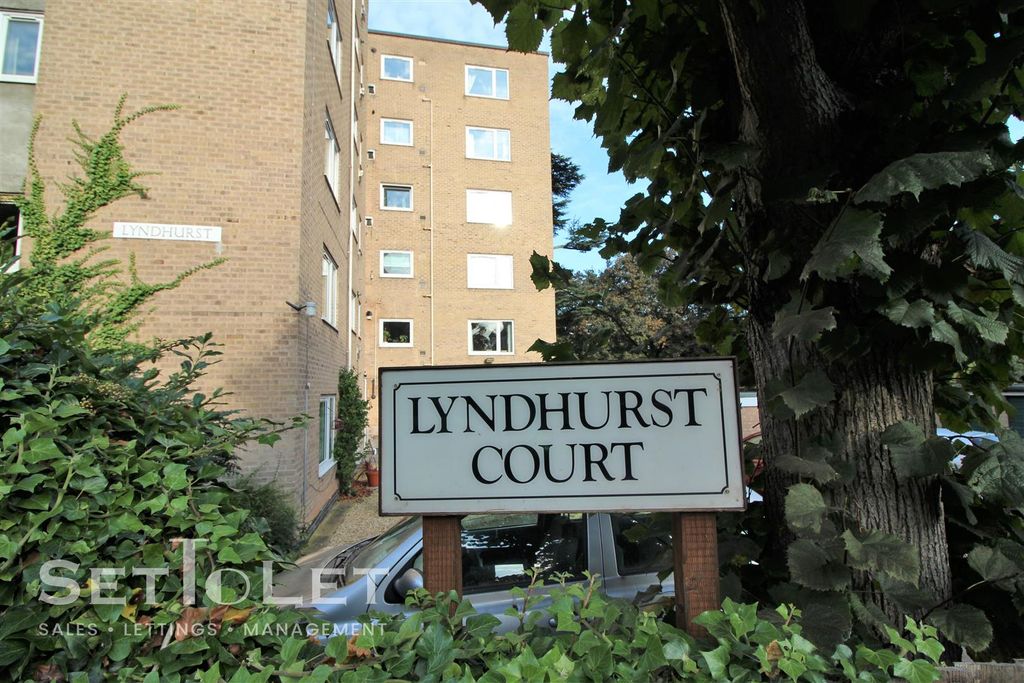 2 bed flat for saleLyndhurst Court, London Road, Stoneygate, Leicester LE2