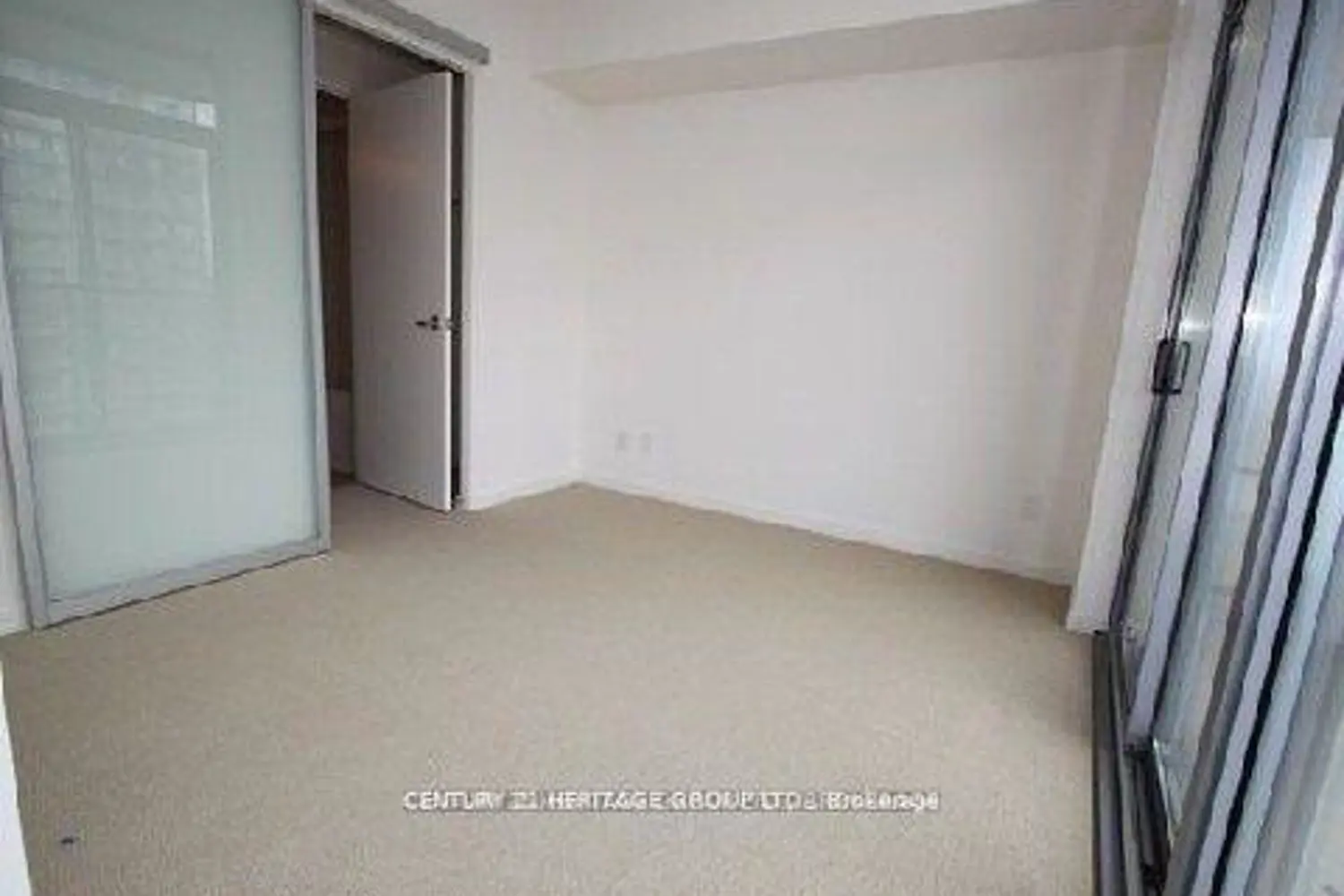 105 The Queensway Avenue 2201 photo 5