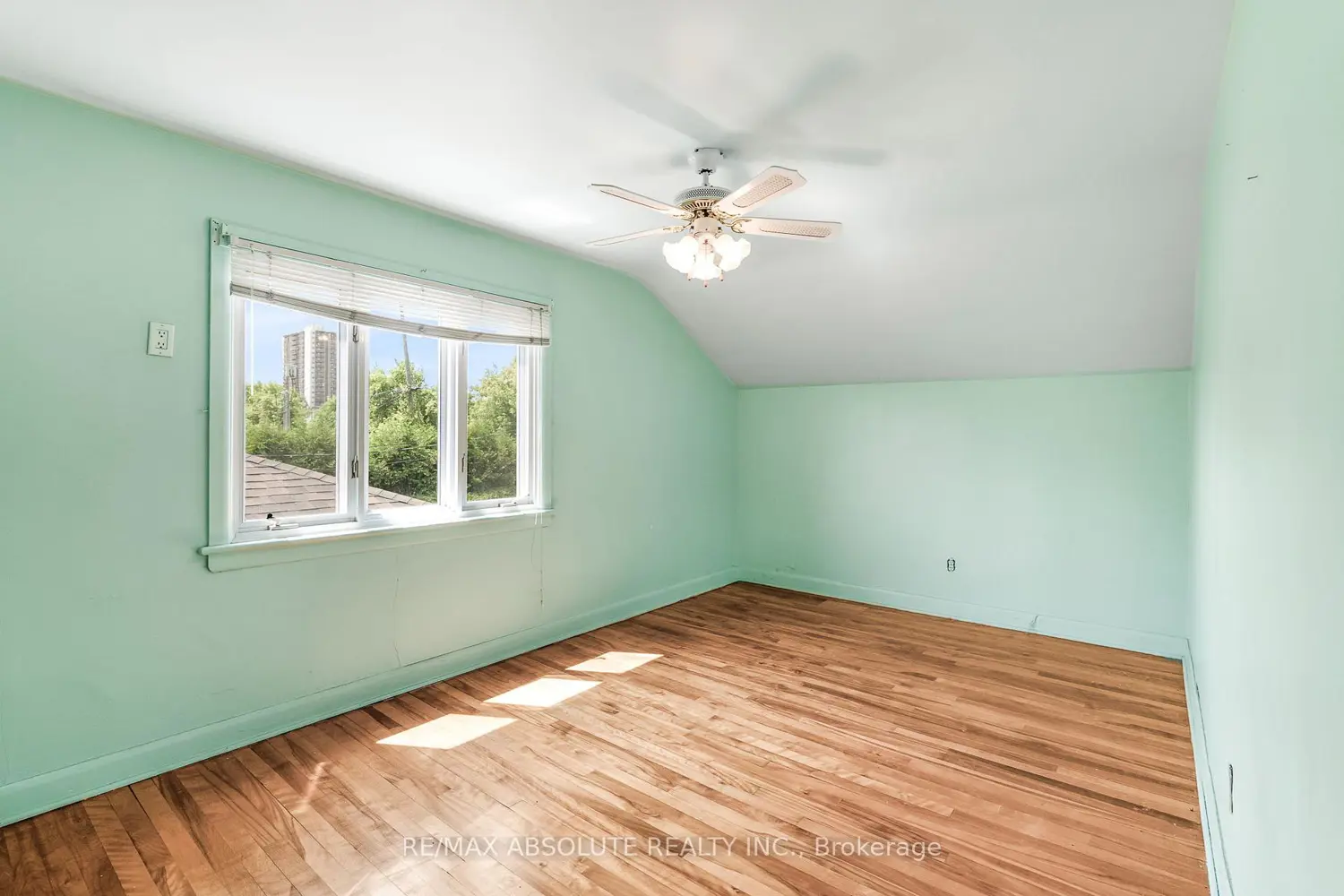 Additional image 13 of 352 Lacasse Avenue