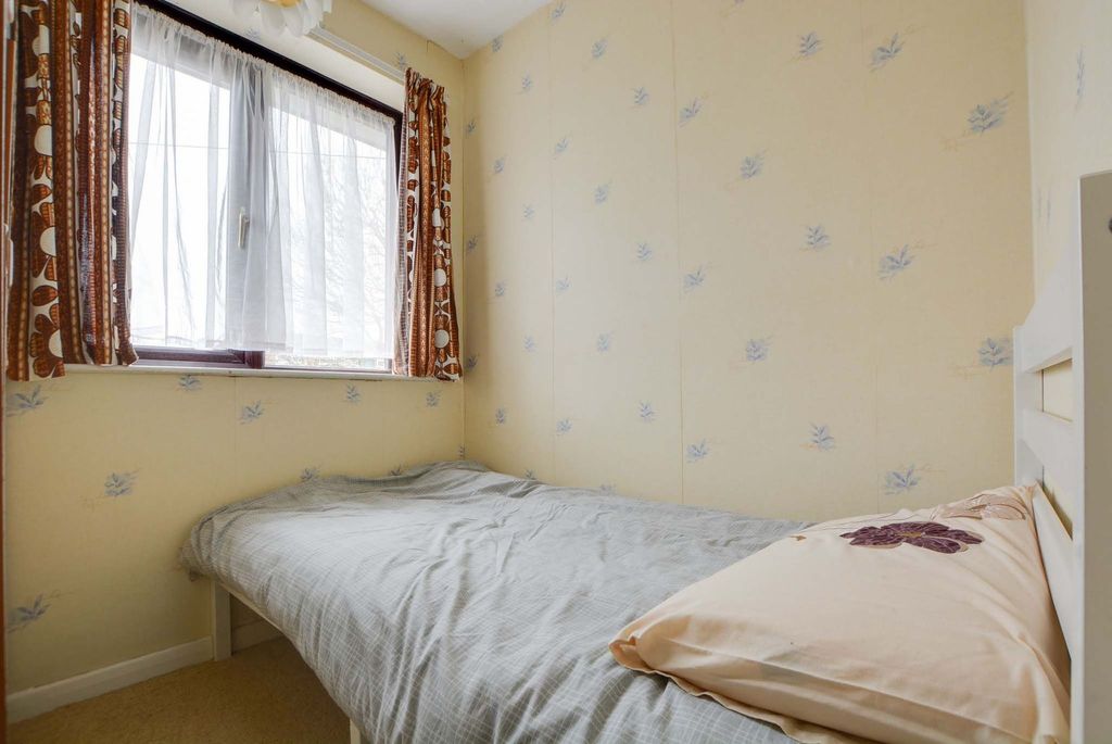 Additional image 13 of 3 bed semi-detached house for saleGodwin Avenue, Wigston, Leicester LE18