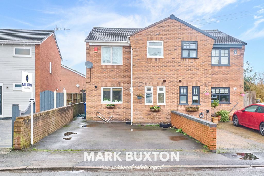 3 bed semi-detached house for saleHigh Street, Newcastle-Under-Lyme ST5