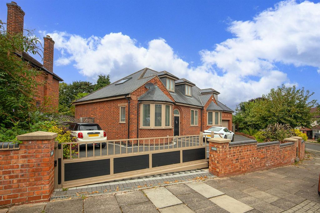 5 bed detached house for salePark Hill Drive, Aylestone, Leicester LE2