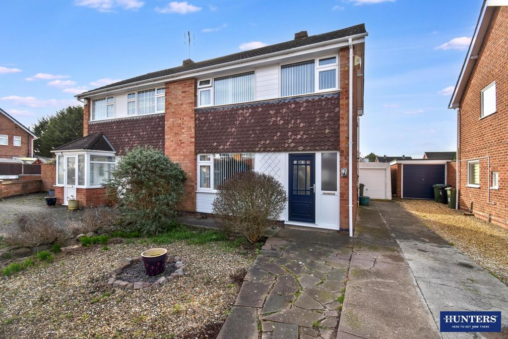 3 bed semi-detached house for saleKenilworth Road, Wigston LE18