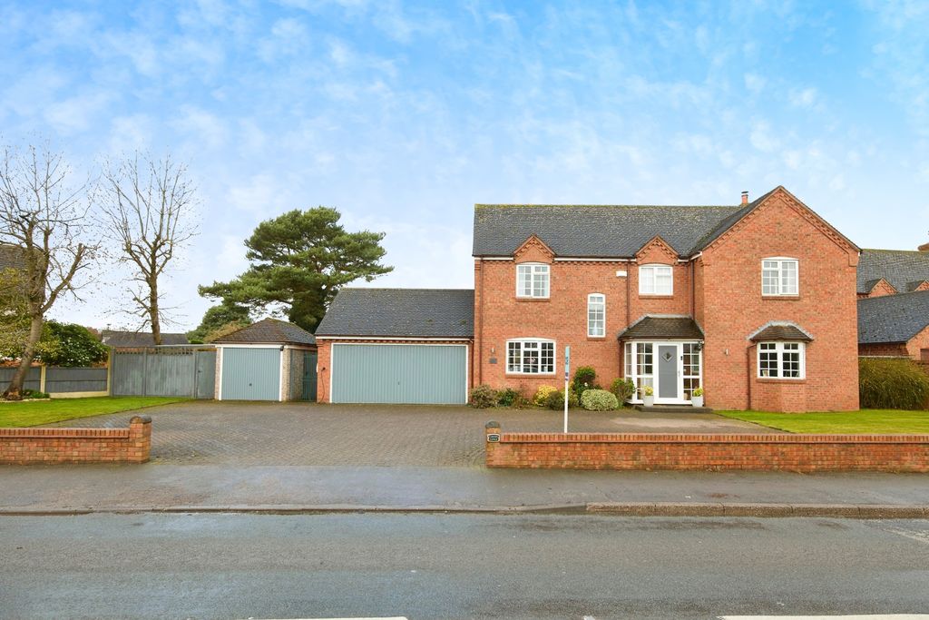 4 bed detached house for saleLichfield Road, Kings Bromley, Burton-On-Trent DE13