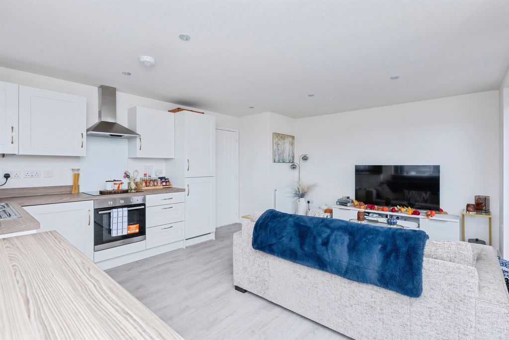 2 bed flat for salePingle Wharf Approach, Leicester LE3 photo 3