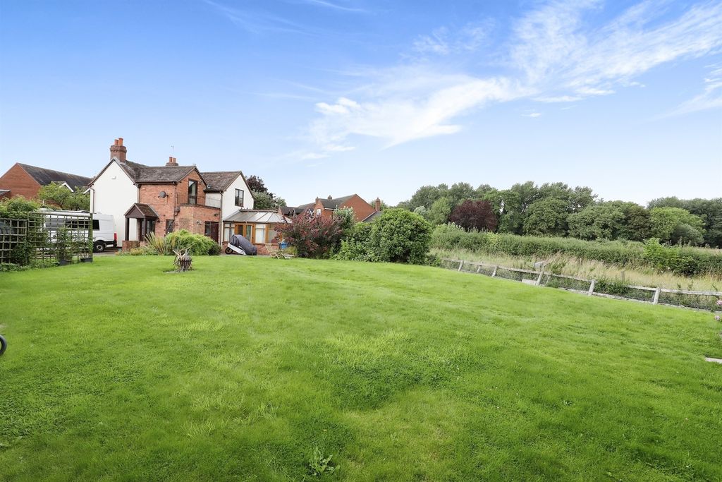 3 bed detached house for saleBickford Road, Lapley, Stafford ST19