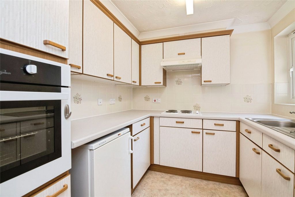 Additional image 7 of 1 bed flat for salePendene Court, Wolverhampton WV4