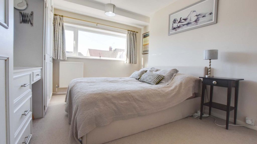 4 bed detached house for saleBollington Road, Oadby, Leicester LE2 photo 3