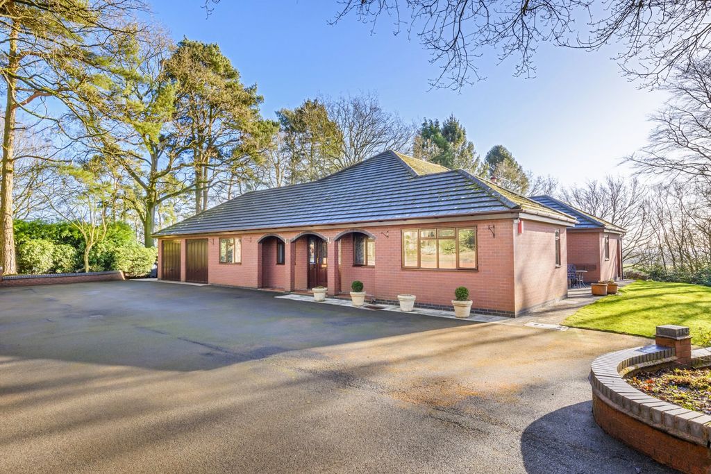 6 bed detached house for salePinewood Road, Ashley Heath TF9