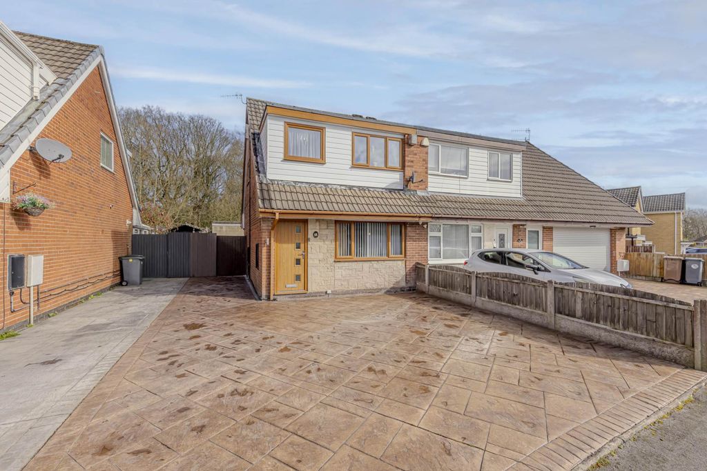 3 bed semi-detached house for saleDefoe Drive, Parkhall, Stoke On Trent ST3