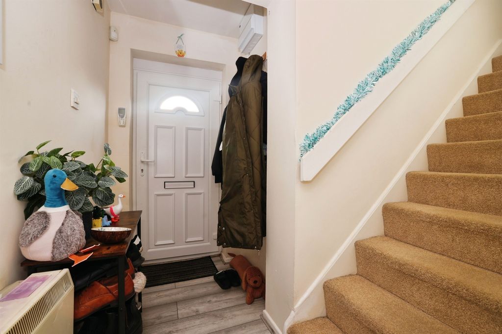 2 bed terraced house for saleRider Close, Devizes SN10 photo 3