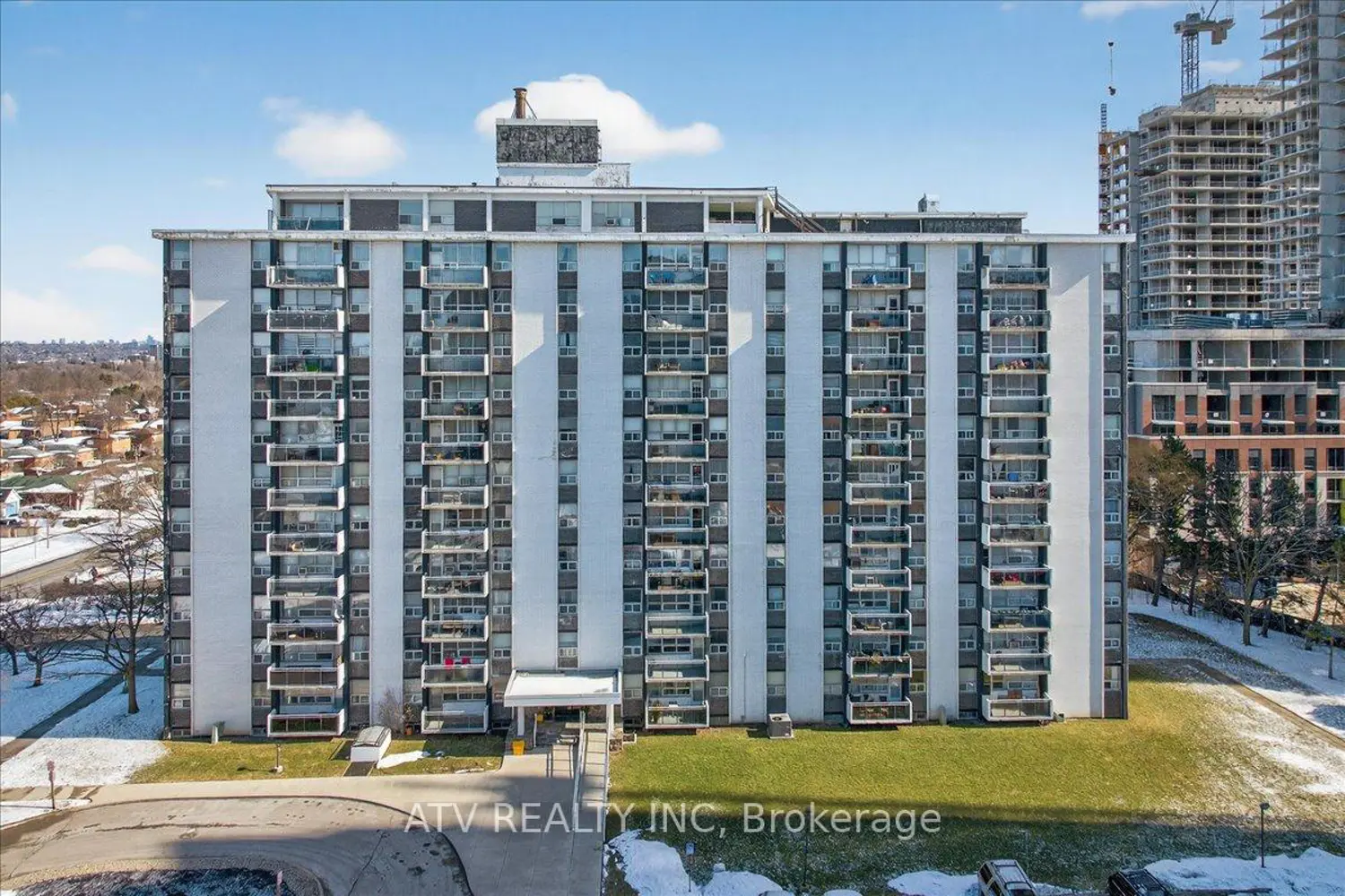 151 La Rose Avenue 804