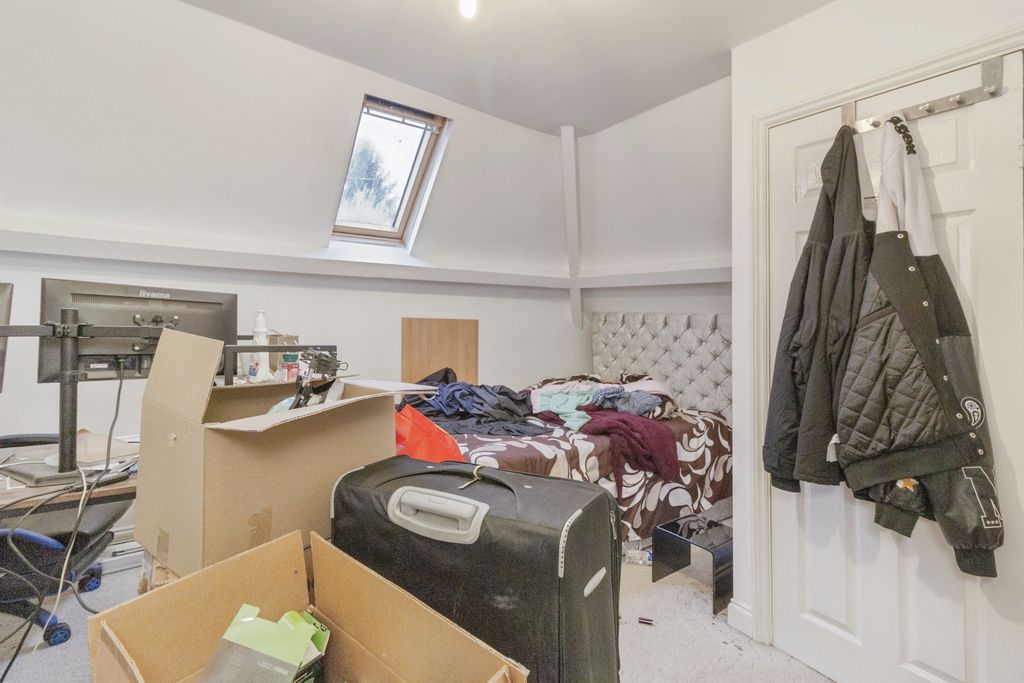 Additional image 13 of 5 bed semi-detached house for saleRedmarle Road, Leicester LE3