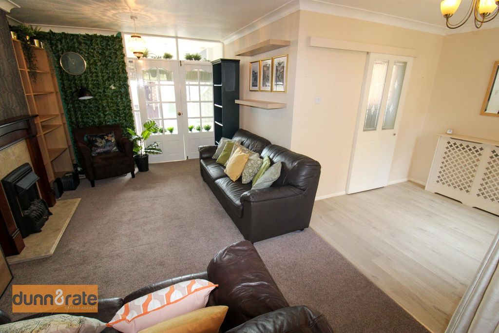 3 bed link detached house for saleParkside Crescent, Endon, Stoke-On-Trent ST9 photo 4