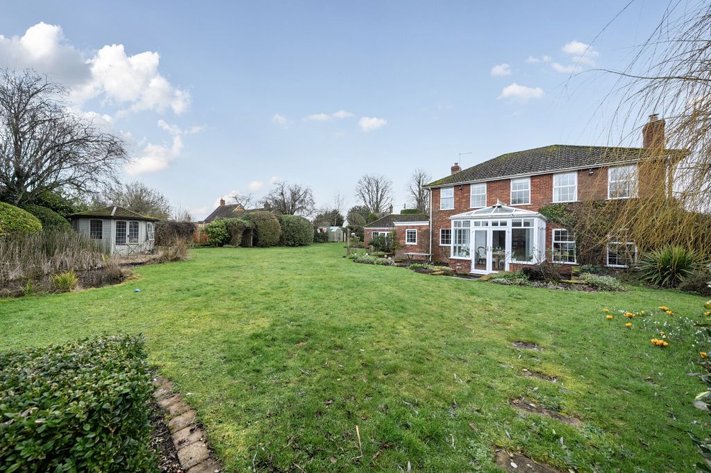 4 bed detached house for saleStert, Devizes SN10 photo 5