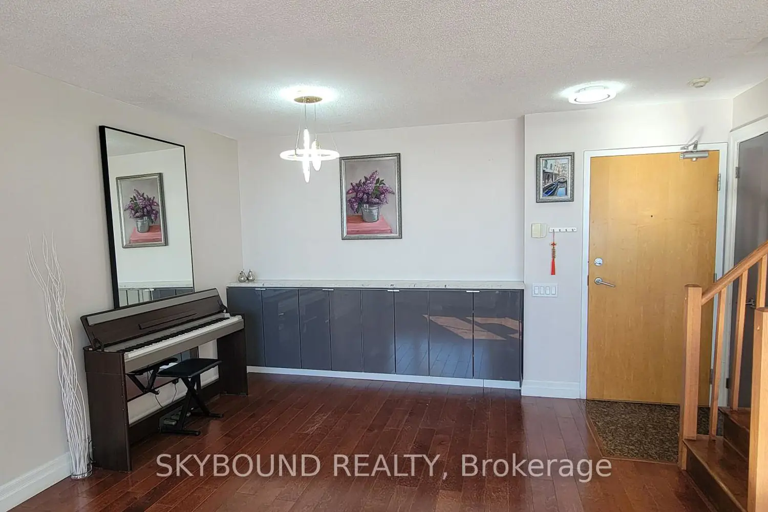 Additional image 6 of 1040 The Queensway 919