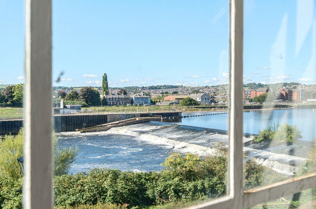 2 bed flat for saleSt Leonards, Exeter EX2 photo 4
