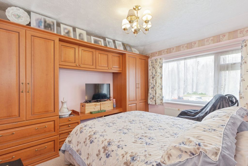 Additional image 13 of 3 bed semi-detached house for saleBeaumont Leys Lane, Leicester LE4