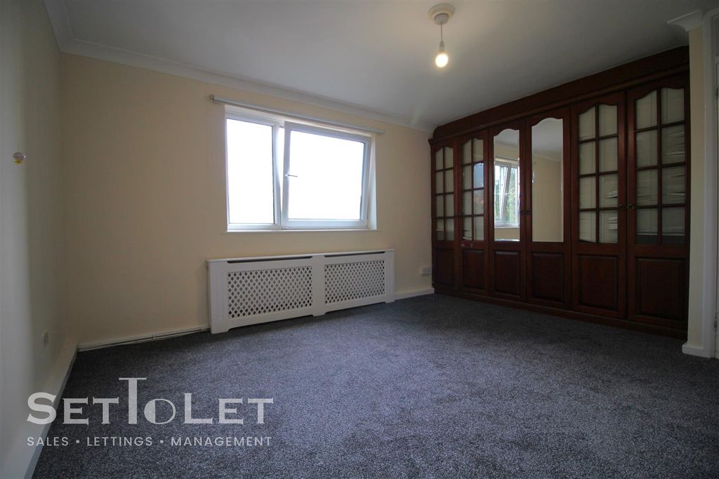 Additional image 6 of 2 bed flat for saleLyndhurst Court, London Road, Stoneygate, Leicester LE2