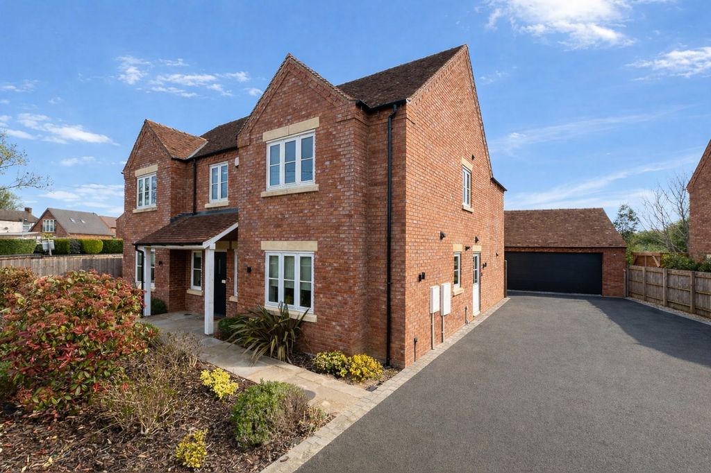 4 bed detached house for saleThompson Close, Nether Broughton LE14 photo 2