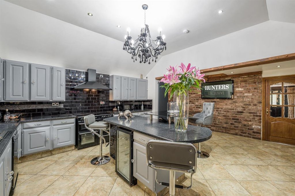 3 bed detached bungalow for saleSandy Ridge, Draycott, Claverley WV5 photo 2