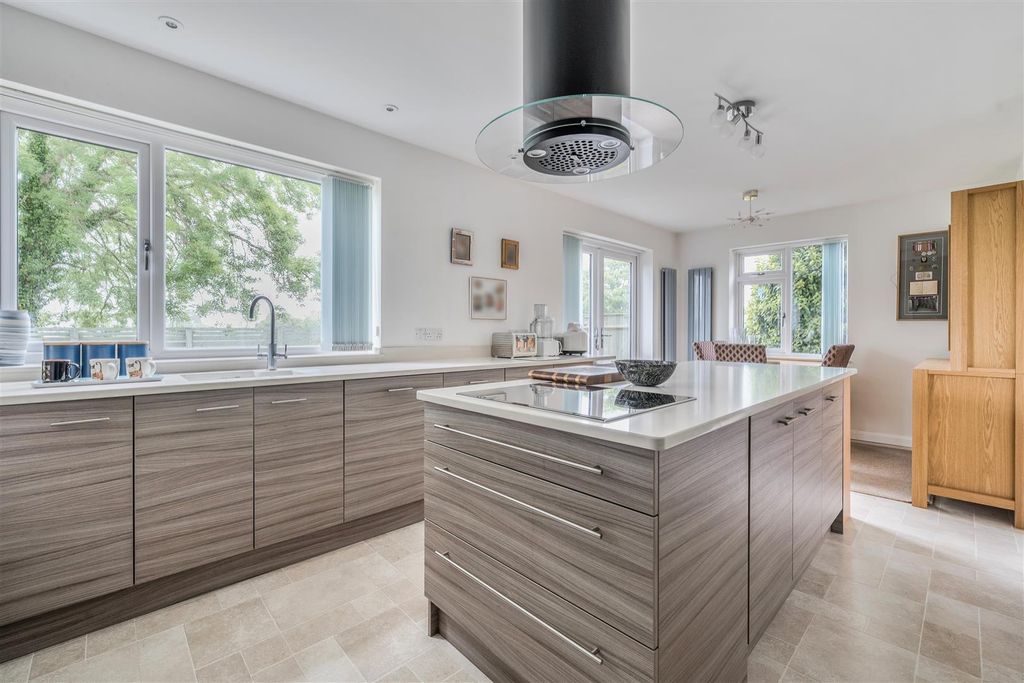 4 bed detached house for saleDamy Green, Corsham SN13
