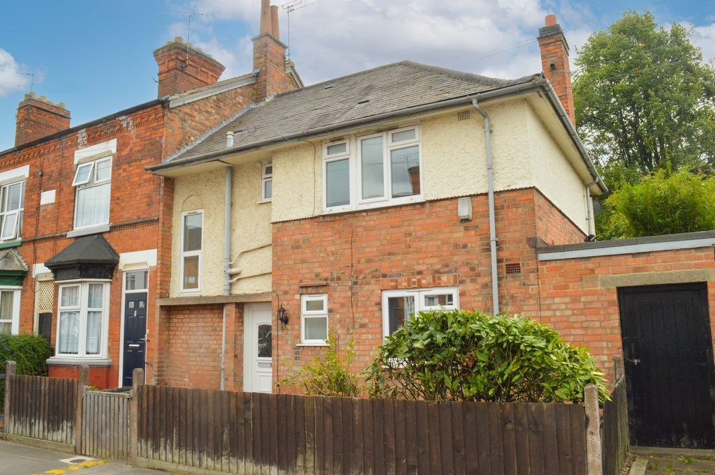 3 bed town house for saleKnighton Fields Road West, Knighton Fields, Leicester LE2