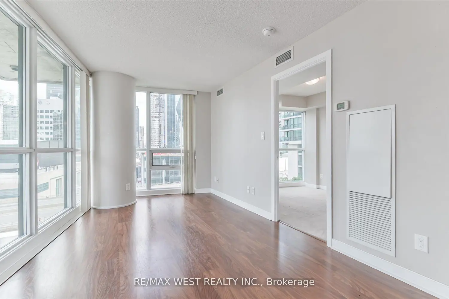 Additional image 5 of 33 Bay Street 903