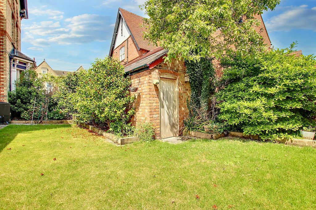 Additional image 34 of 5 bed semi-detached house for saleAlexandra Road, Leicester LE2