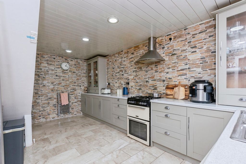 Additional image 7 of 3 bed semi-detached house for saleHolkham Avenue, Leicester, Leicestershire LE4