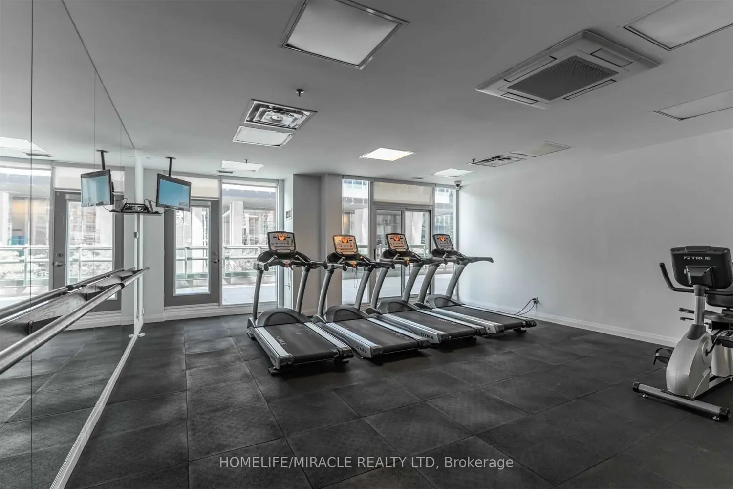 Additional image 18 of 30 Grand Trunk Crescent 1509
