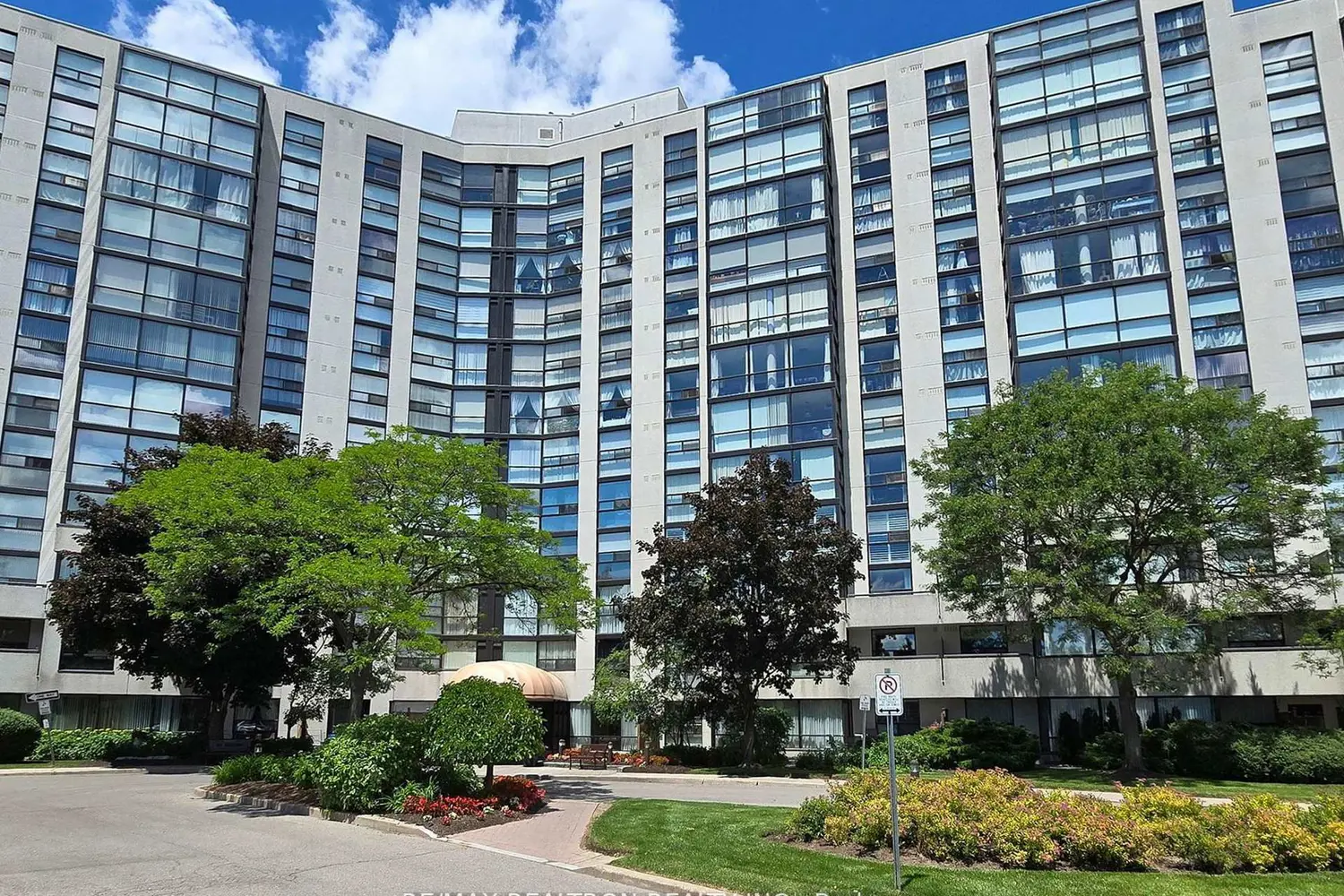 40 Harding Boulevard 1015